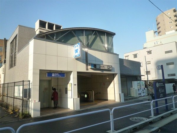 近くの白金台駅まで1,048m（徒歩14分）