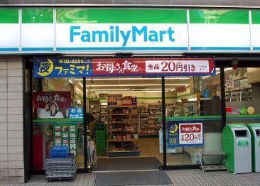 近くのファミリーマート 東中野駅北店まで442m（徒歩6分）