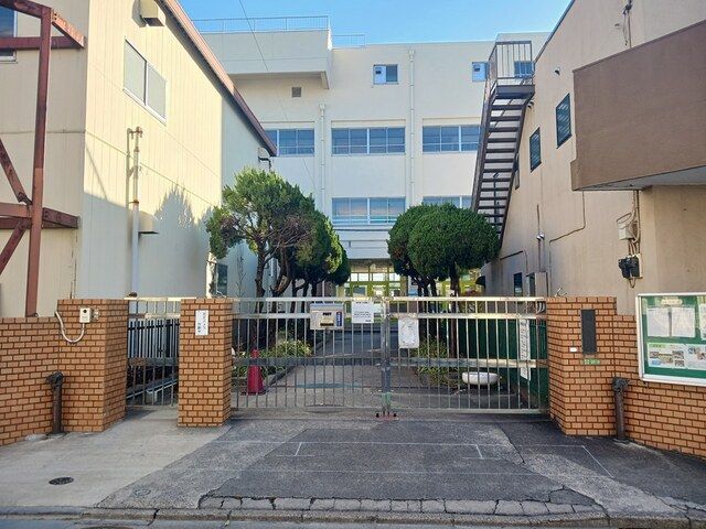近くの栗原北小学校まで31m(徒歩1分)