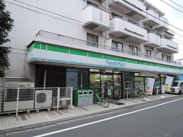 近くのファミリーマート浜田山駅北店まで120m（徒歩2分）