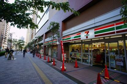 近くのセブンイレブン 川口駅東口店まで85m（徒歩2分）