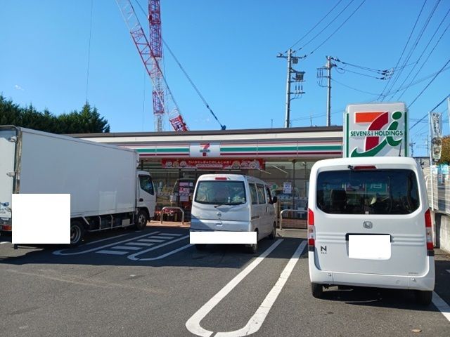 近くのセブンイレブン犬蔵3丁目店まで450m（徒歩6分）