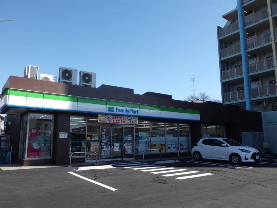 近くのファミリーマート小平喜平町店まで279m（徒歩4分）
