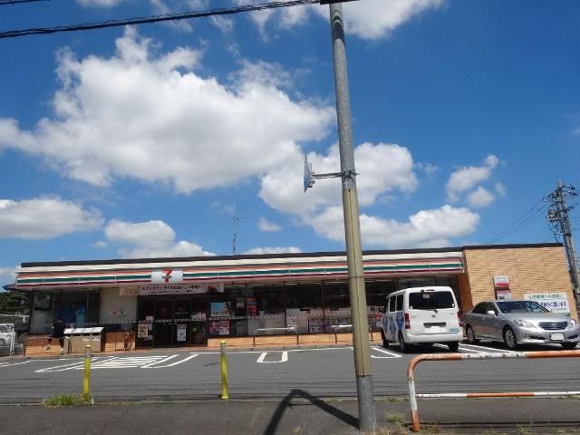 近くのセブンイレブン足立古千谷本町3丁目店まで180m（徒歩3分）