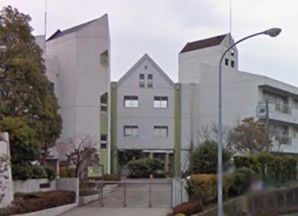 近くの小田中学校まで570m（徒歩8分）