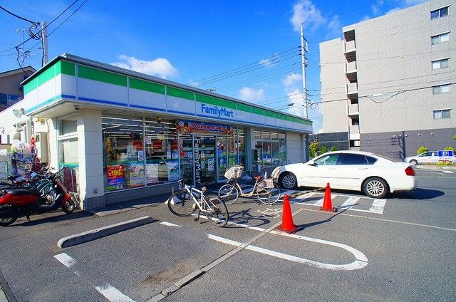近くのファミリーマート 狭山台南店まで500m（徒歩7分）