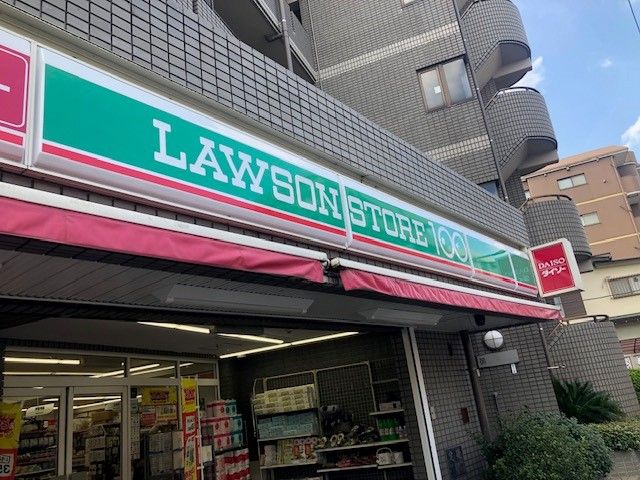 近くのローソンストア100 LS上石神井店まで303m（徒歩4分）
