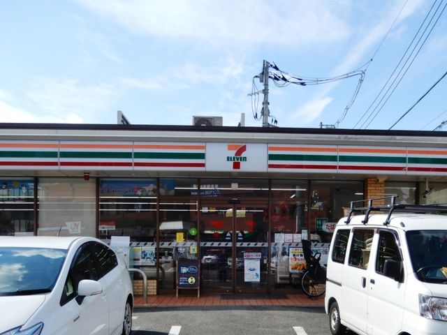 近くのセブンイレブン世田谷粕谷3丁目店まで55m（徒歩1分）