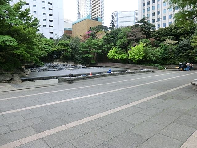 近くの東池袋中央公園まで450m（徒歩6分）