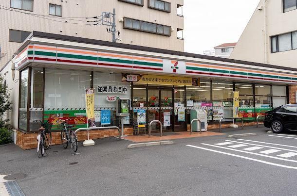 近くのセブンイレブン 大田区千鳥町駅前店まで974m（徒歩13分）