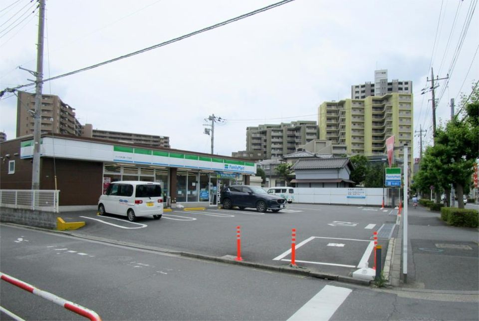 近くのファミリーマート さいたま沼影一丁目店まで388m（徒歩5分）
