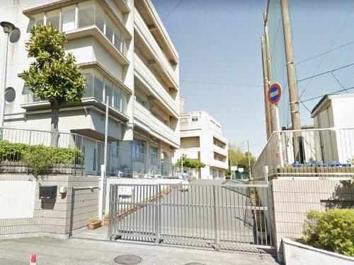 近くの横浜市立小机小学校まで509m（徒歩7分）