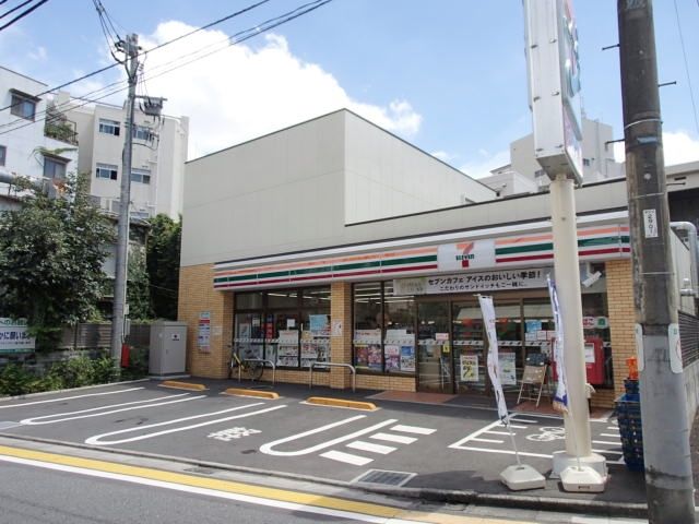 近くのセブンイレブンまで50m（徒歩1分）