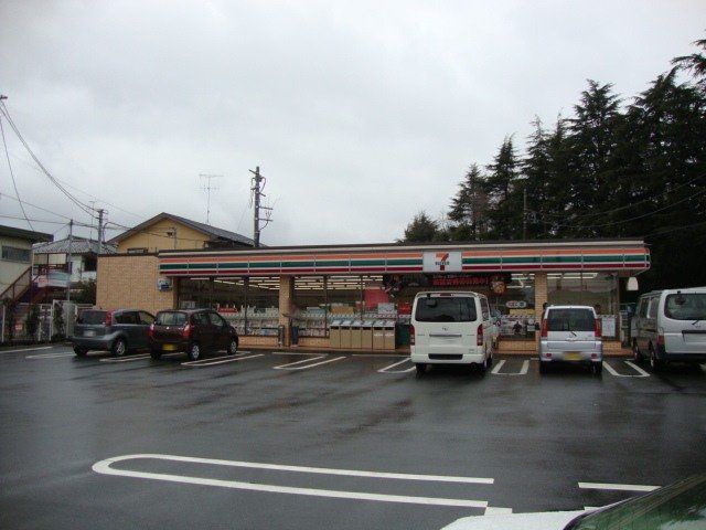 近くのセブンイレブン相模原麻溝台店まで876m（徒歩11分）