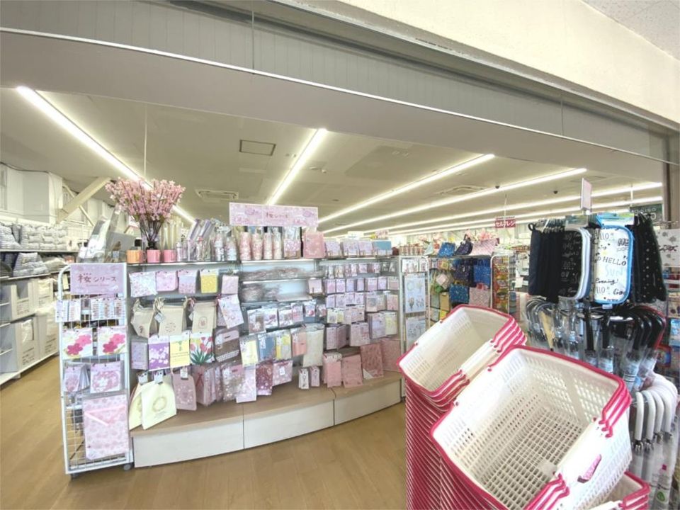 近くのザ・ダイソー 足立江北店まで57m(徒歩1分)