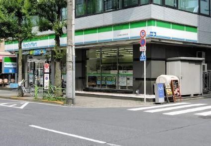 近くのファミリーマート 日本橋小学校前店まで114m(徒歩2分)