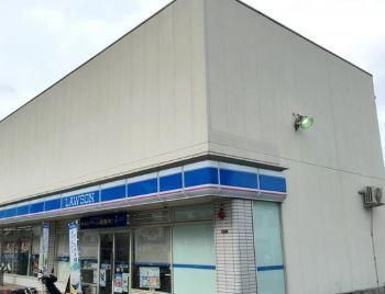 近くのローソン 足立扇三丁目店まで405m（徒歩6分）