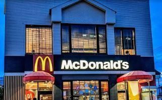 近くのマクドナルド 尾久橋通り江北店まで616m（徒歩8分）