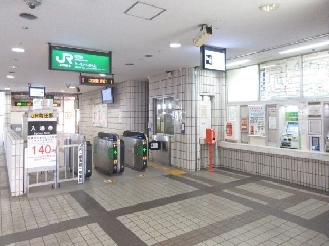 近くのJR町田駅まで450m（徒歩6分）