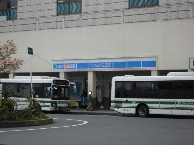 近くのローソン八千代勝田台駅前店まで350m（徒歩5分）