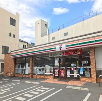 近くのセブンイレブンまで750m（徒歩10分）