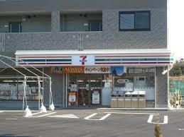 近くのセブンイレブン流山駒木西店まで30m(徒歩1分)