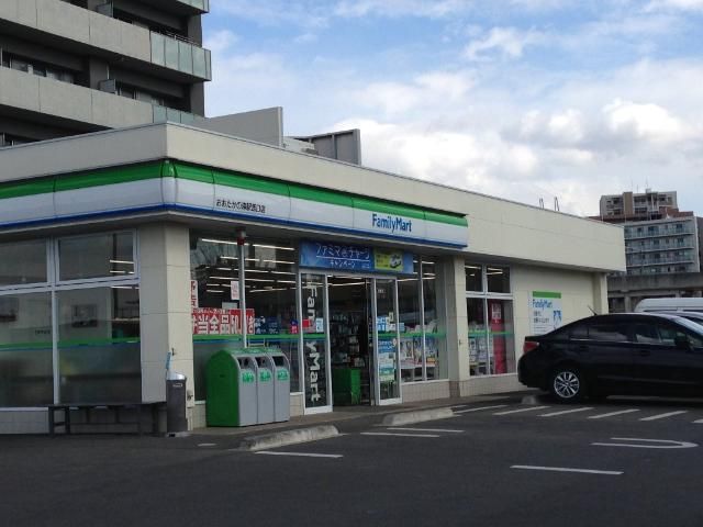 近くのファミリーマート駒木店まで567m(徒歩8分)