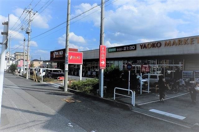 近くのヤオコー所沢美原店まで950m(徒歩12分)