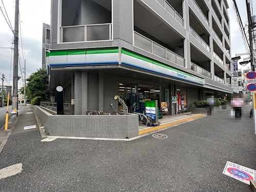 近くのファミリーマート 世田谷千歳通り店まで537m(徒歩7分)