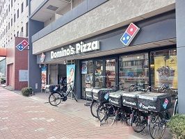 近くのドミノピザまで240m（徒歩3分）