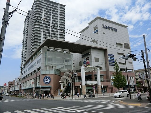 近くのらびすた新杉田まで800m（徒歩10分）