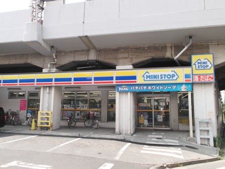 近くのミニストップ南荻窪まで273m（徒歩4分）