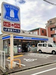 近くのローソン板橋2丁目店まで131m（徒歩2分）
