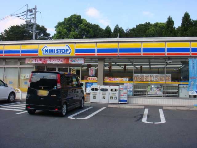近くのミニストップわかぐさ公園前店まで752m（徒歩10分）