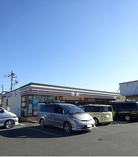 近くのセブンイレブンまで400m（徒歩5分）