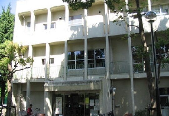 近くの国立図書館まで180m（徒歩3分）