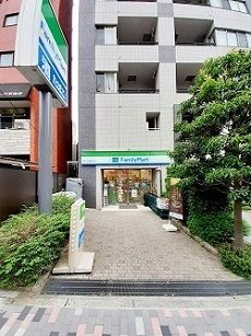 近くのファミリーマート駒込本郷通り店まで64m(徒歩1分)