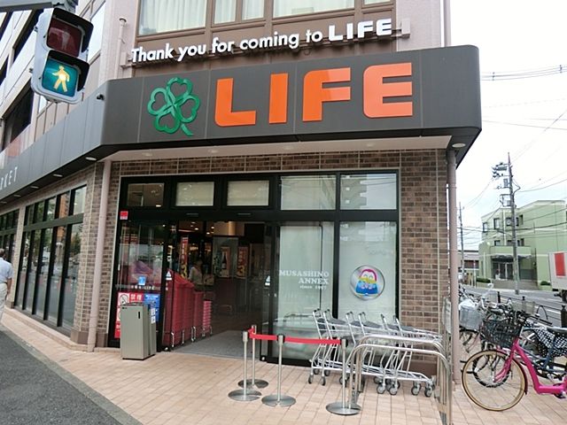 近くのライフ練馬中村北店まで600m(徒歩8分)