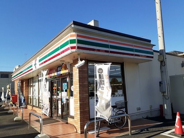 近くのセブンイレブン 入間店まで350m（徒歩5分）