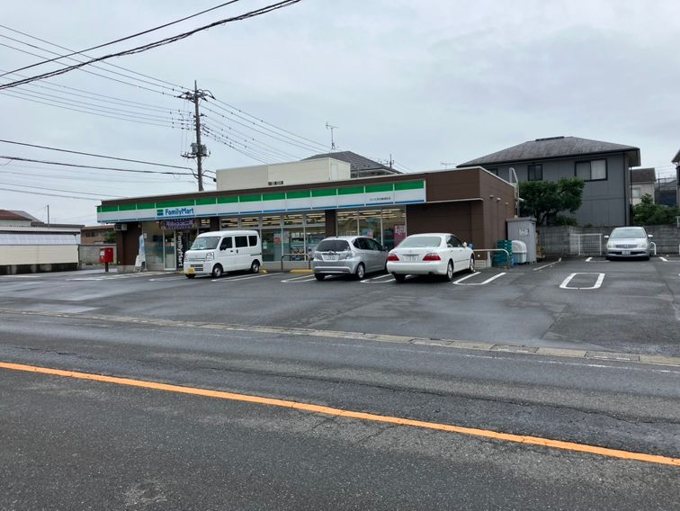 近くのファミリーマート さいたま岩槻城町店まで217m（徒歩3分）