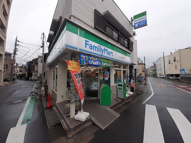近くのFamilyMartまで257m（徒歩4分）
