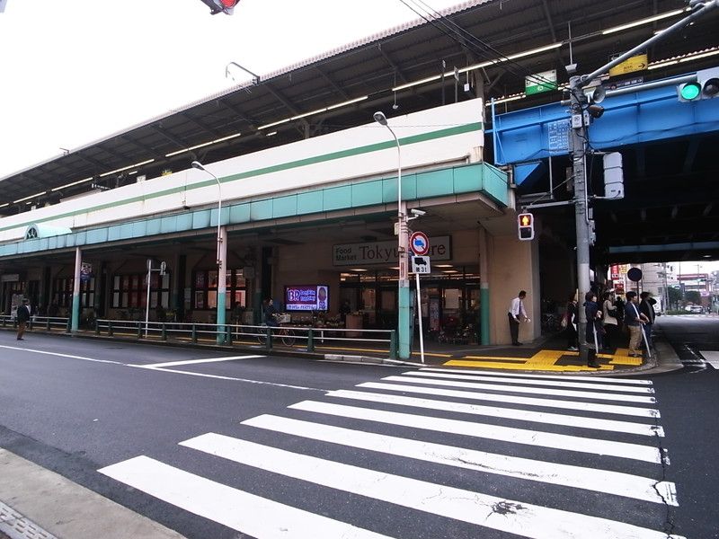 近くの綾瀬東急ストアまで178m（徒歩3分）