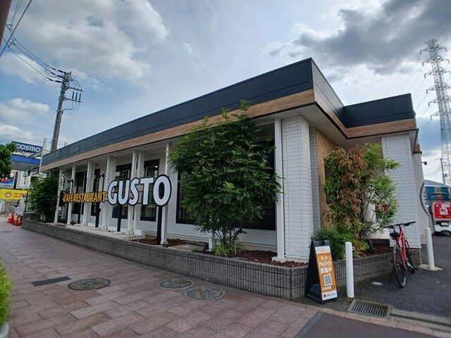 近くのガストまで600m(徒歩8分)