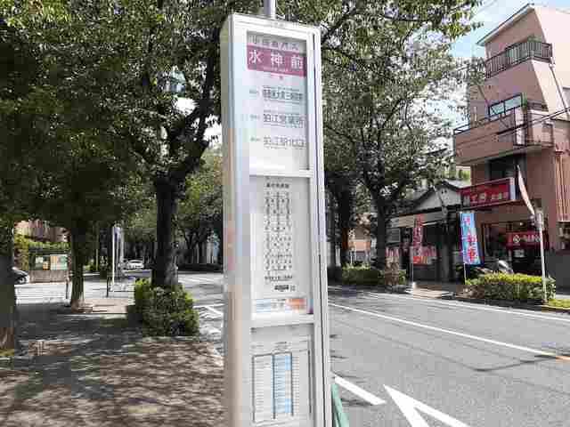 近くのバス停まで44m（徒歩1分）
