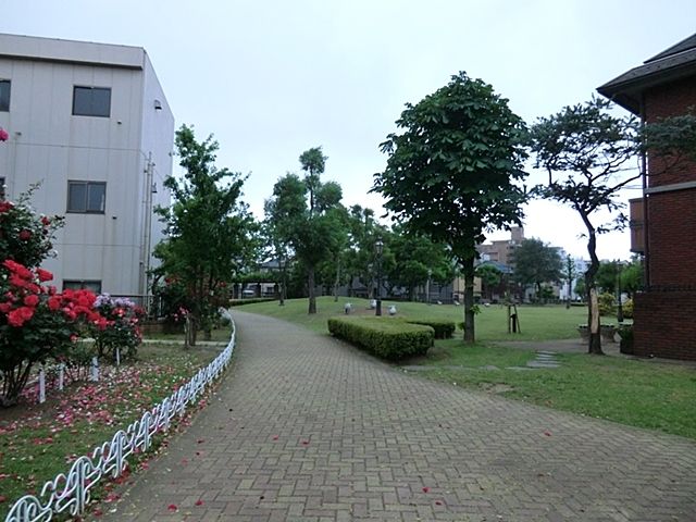 近くのベルモント公園まで250m（徒歩4分）
