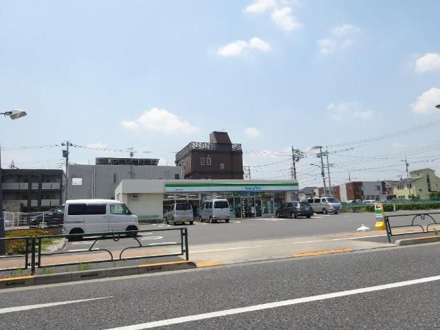 近くのファミリーマート土支田二丁目店まで721m（徒歩10分）