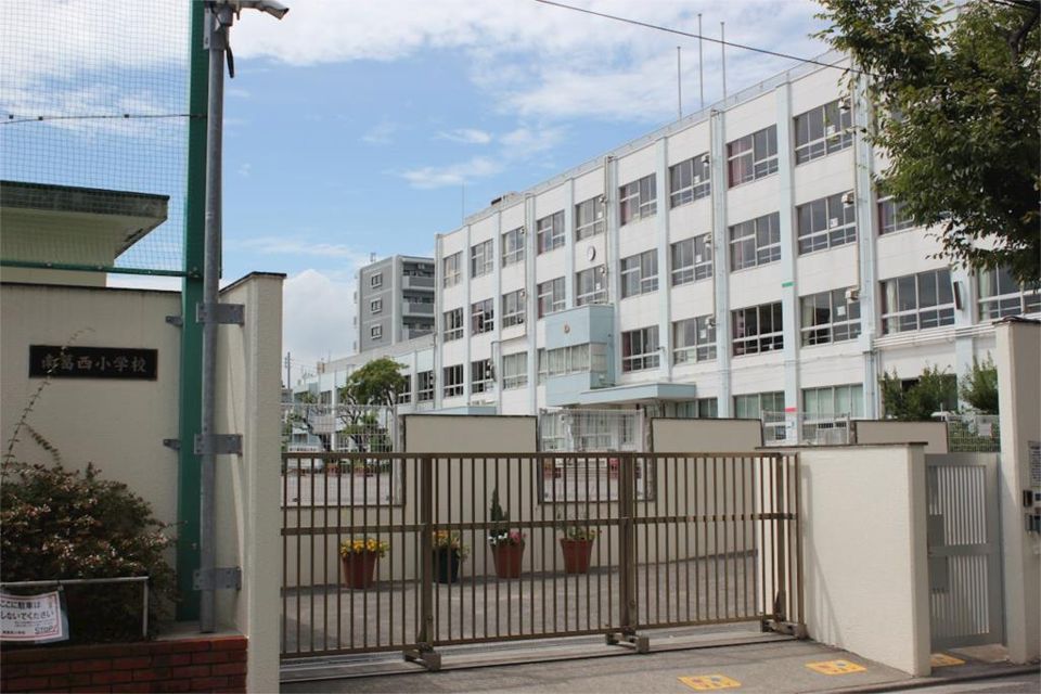 近くの江戸川区立南葛西小学校まで682m（徒歩9分）