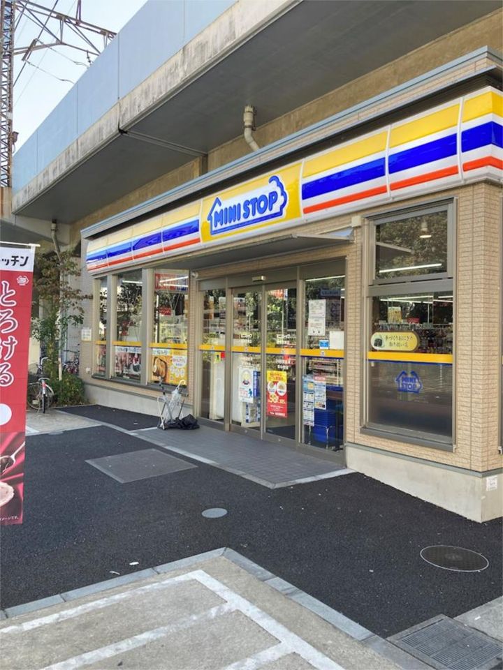 近くのミニストップ 東和2丁目店まで619m（徒歩8分）