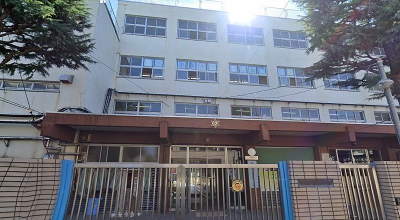 近くの大田区立大森第六中学校（洗足池）まで797m（徒歩10分）