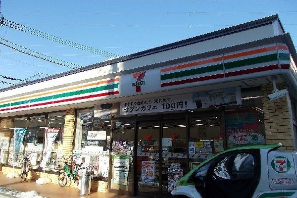 近くのセブンイレブンまで300m(徒歩4分)
